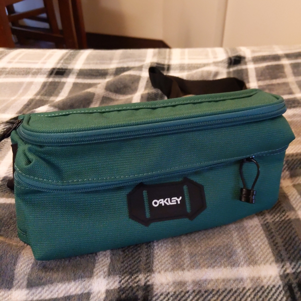 Oakley Fanny Pack / (Street Bag with adjustable be